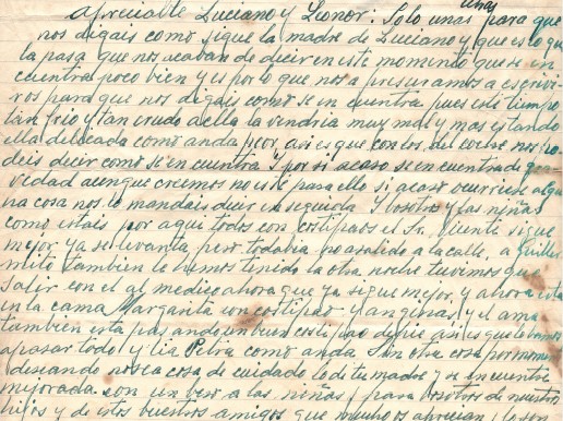 Carta manuscrita antigua escrita a mano con tinta sobre papel rayado